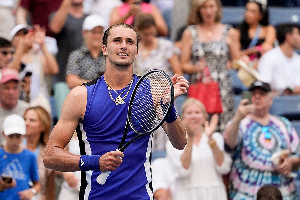 | Photo: AP/Julia Nikhinson : US Open 2024: Alexander Zverev, of Germany, reacts to fans after defeating Alexandre Muller, of France
